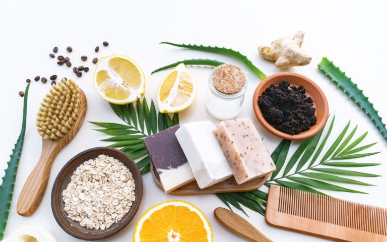 Soins des cheveux naturels : Recettes maison à base d'ingrédients simples
