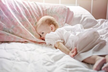 découvrez notre babyphone fiable et facile à utiliser, pour surveiller votre bébé en toute sécurité et tranquillité à tout moment.